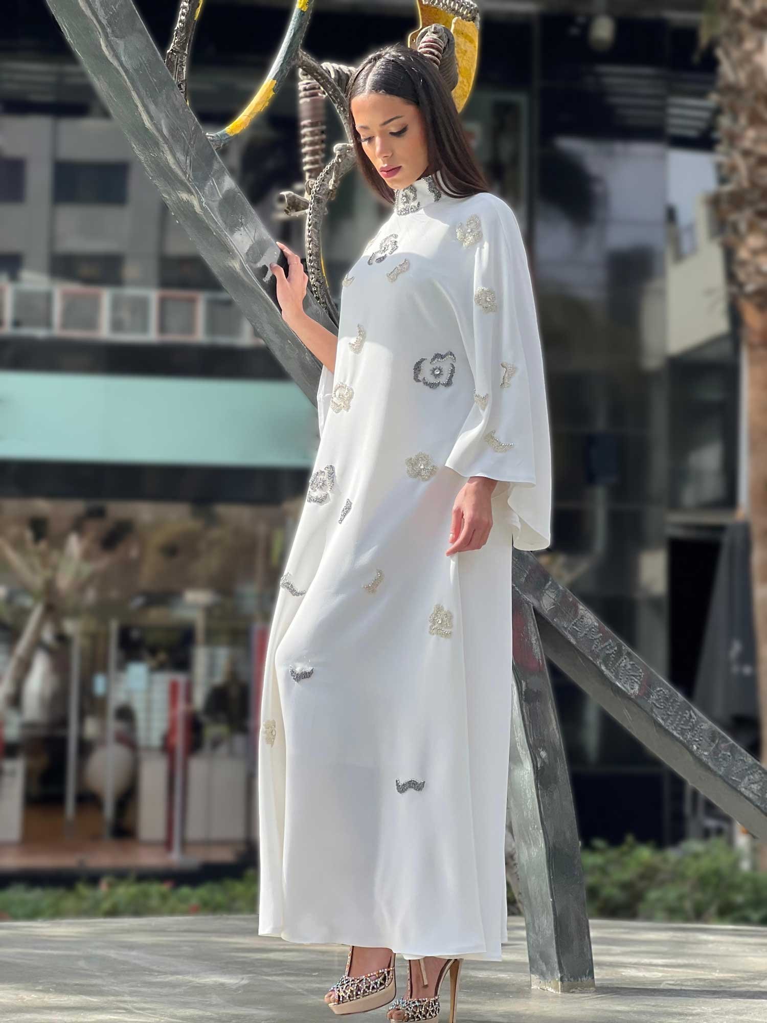 Embroidered White Crepe Abaya - Image 4