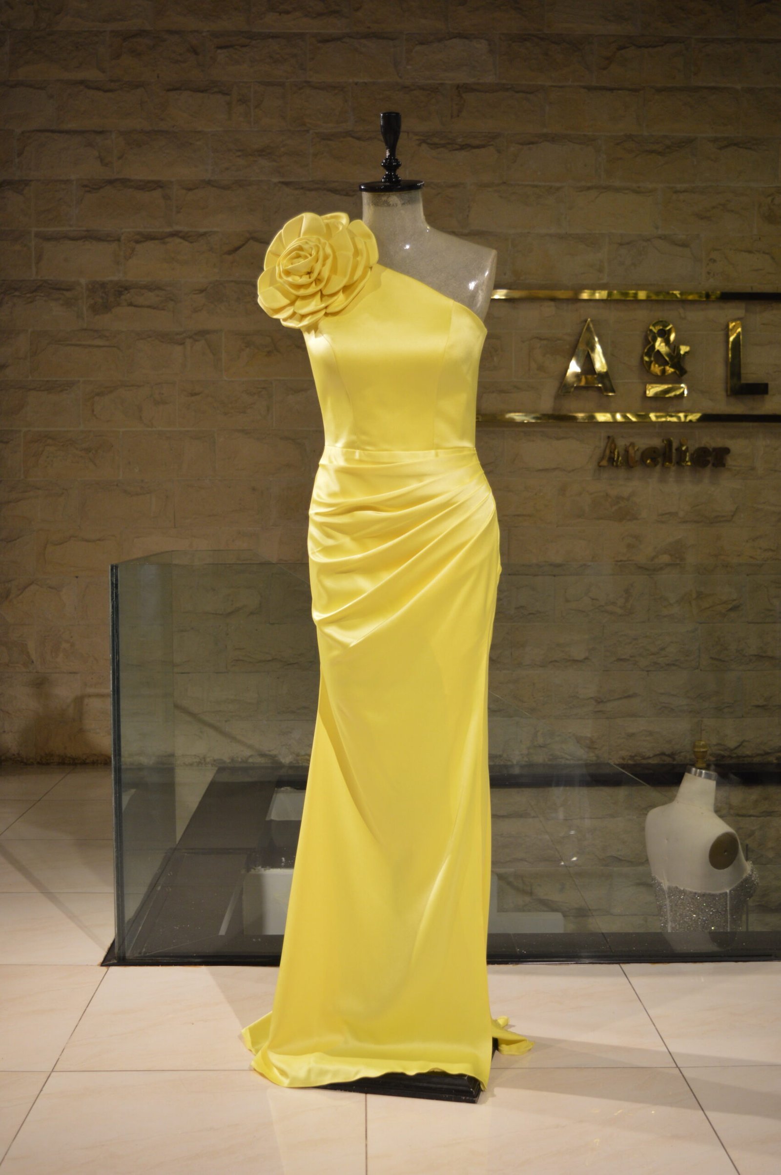 Simple Yellow One-Shoulder Dress with Floral Accent - Image 2