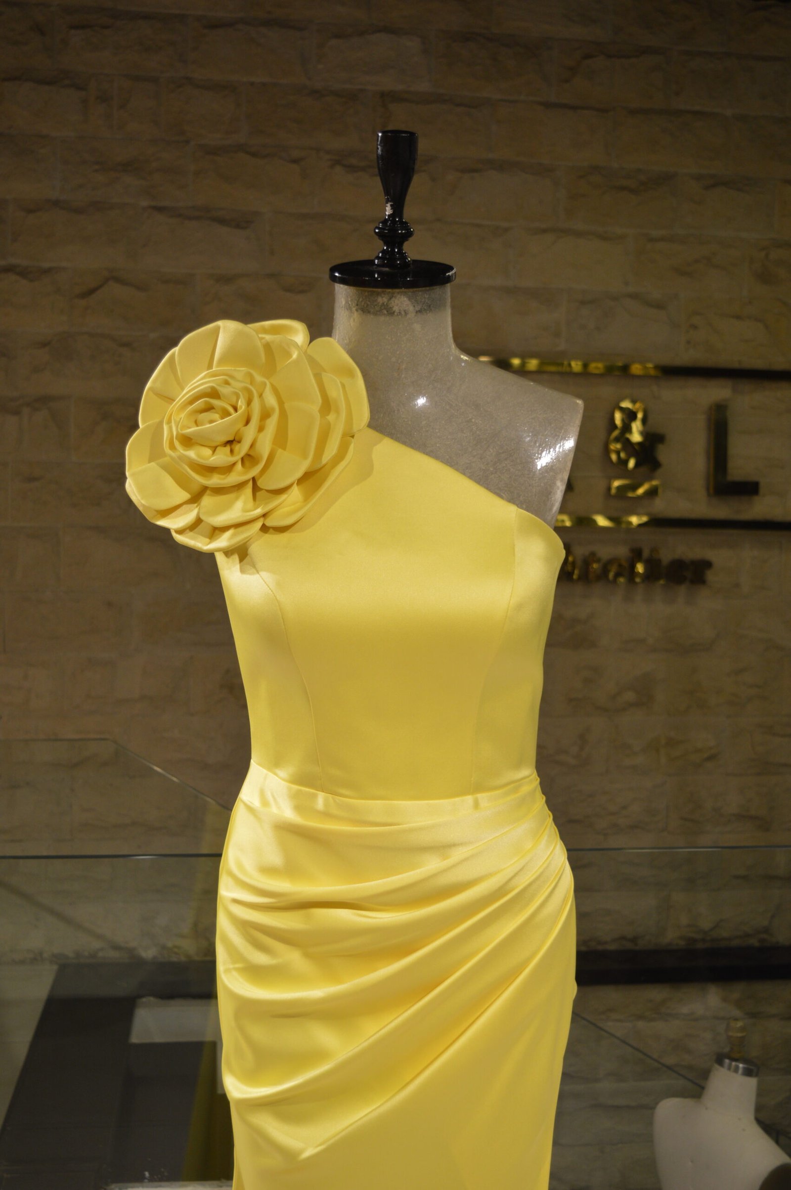 Simple Yellow One-Shoulder Dress with Floral Accent - Image 3
