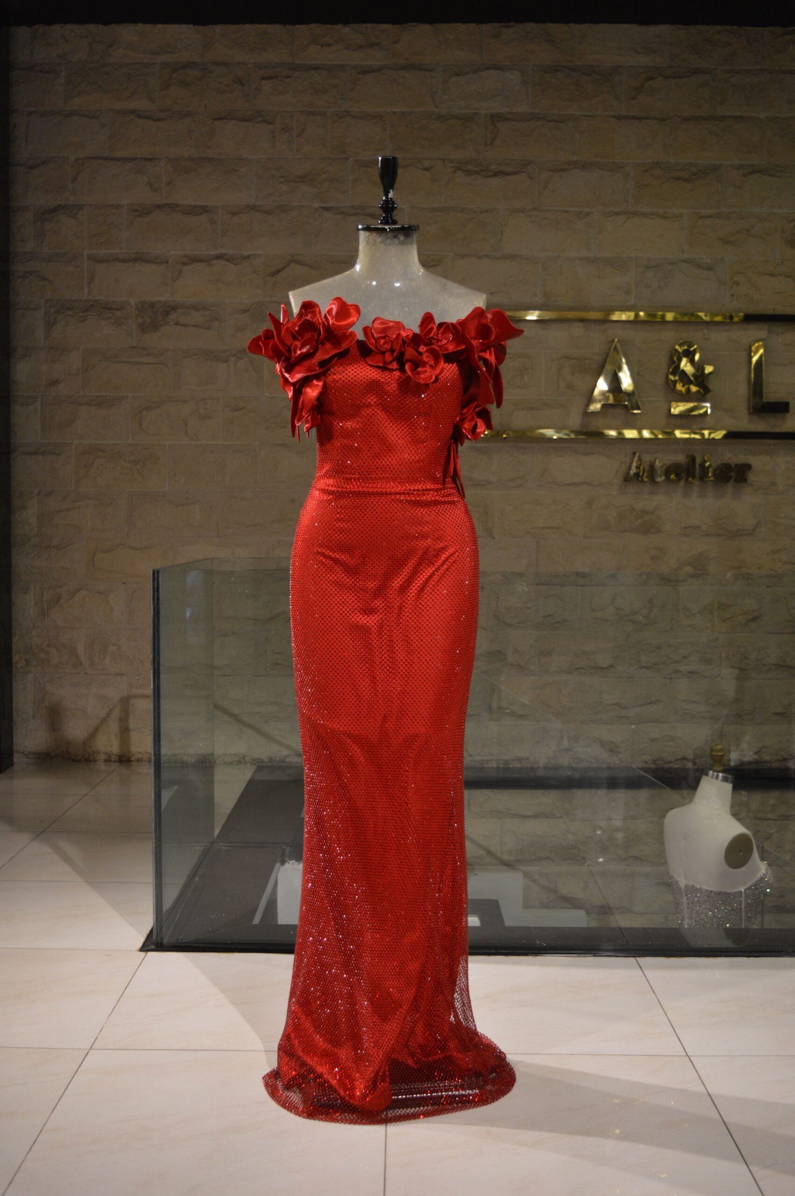Sleeveless Red Dress with Floral Collar - Image 2