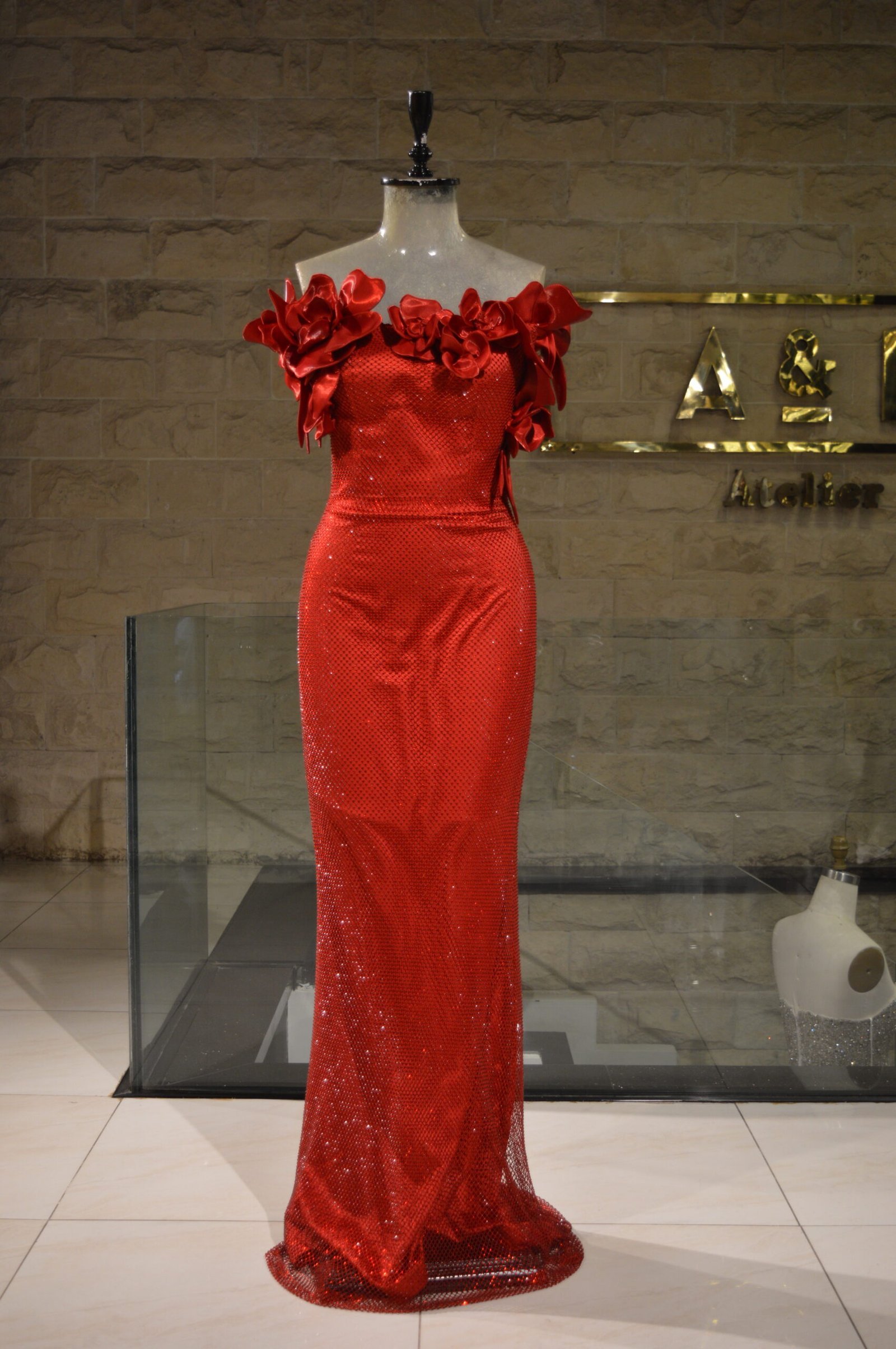 Sleeveless Red Dress with Floral Collar - Image 3