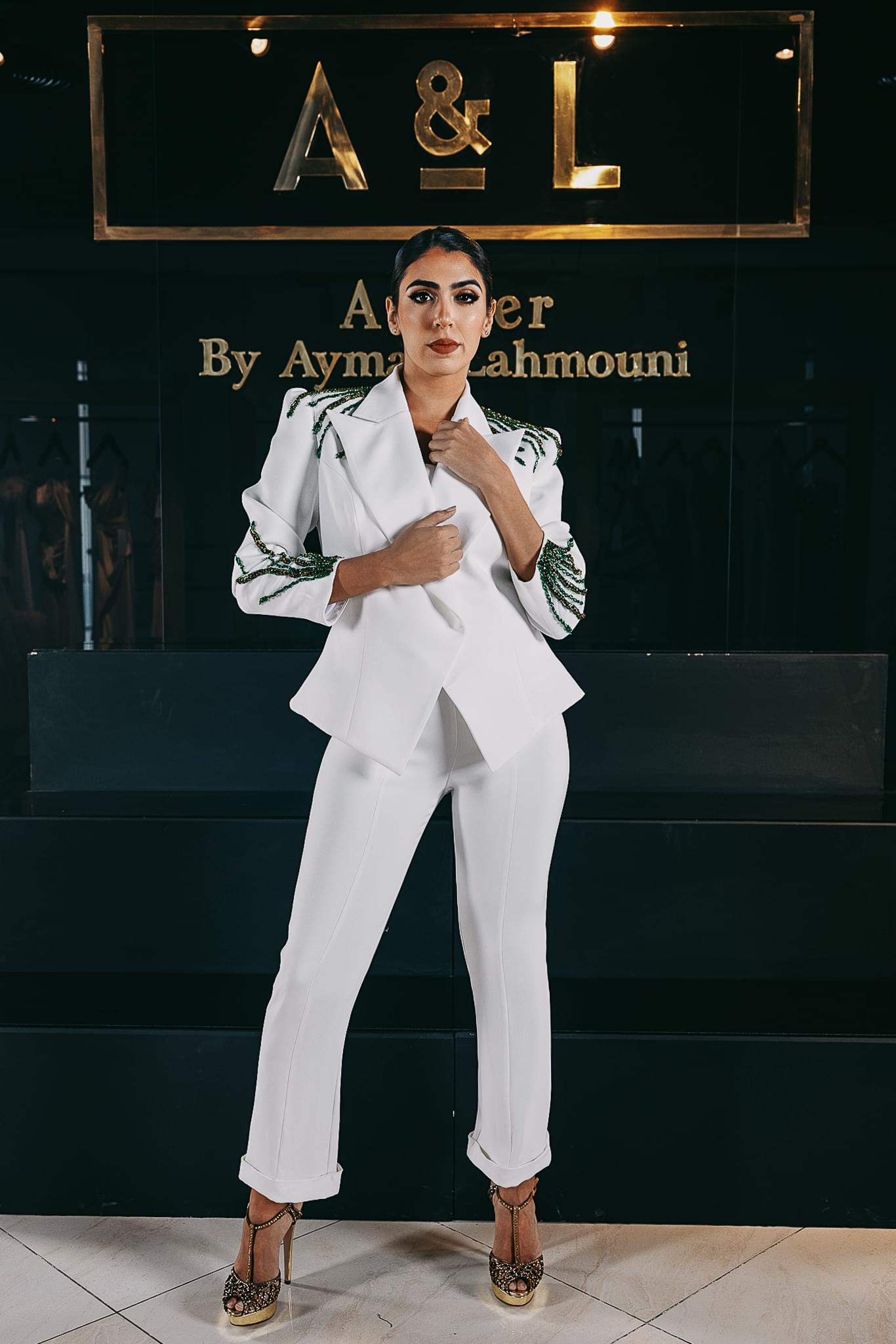 White Embroidered Soirée Suit - Image 5